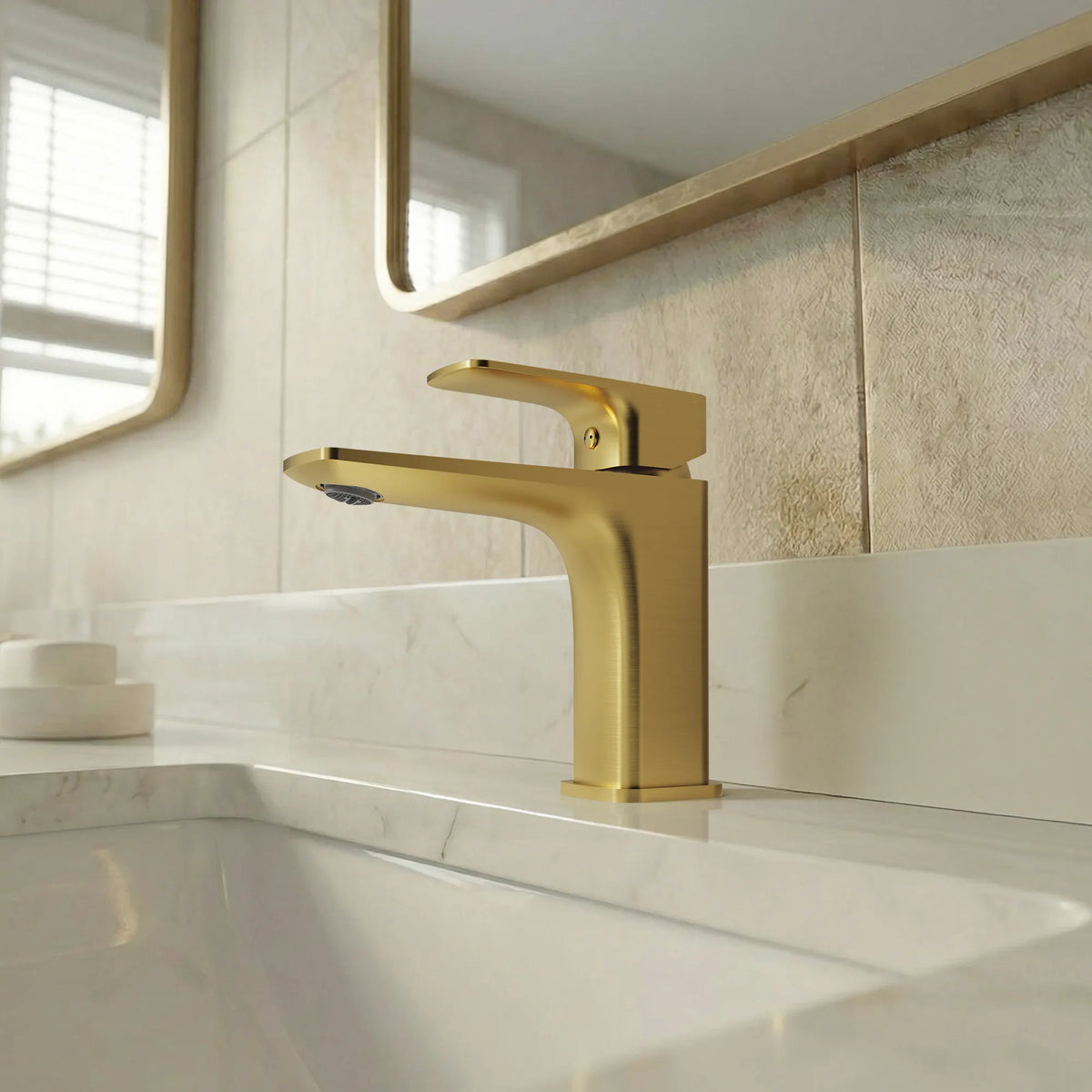 Single-Handle Bathroom Sink Faucet With Pop-Up Drain