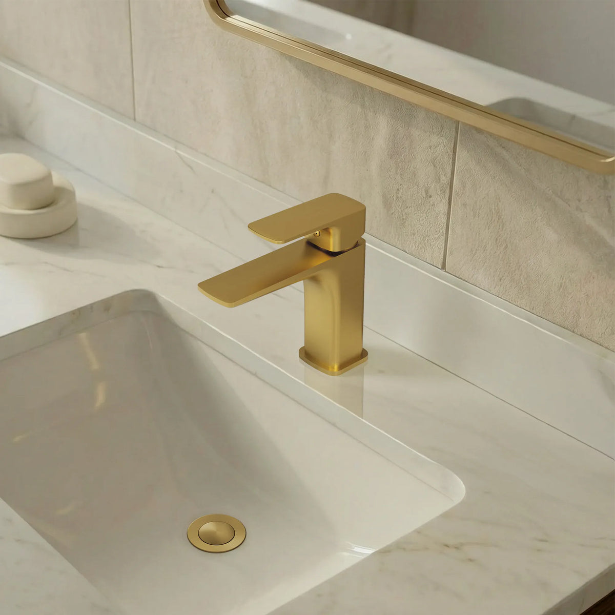Single-Handle Bathroom Sink Faucet With Pop-Up Drain