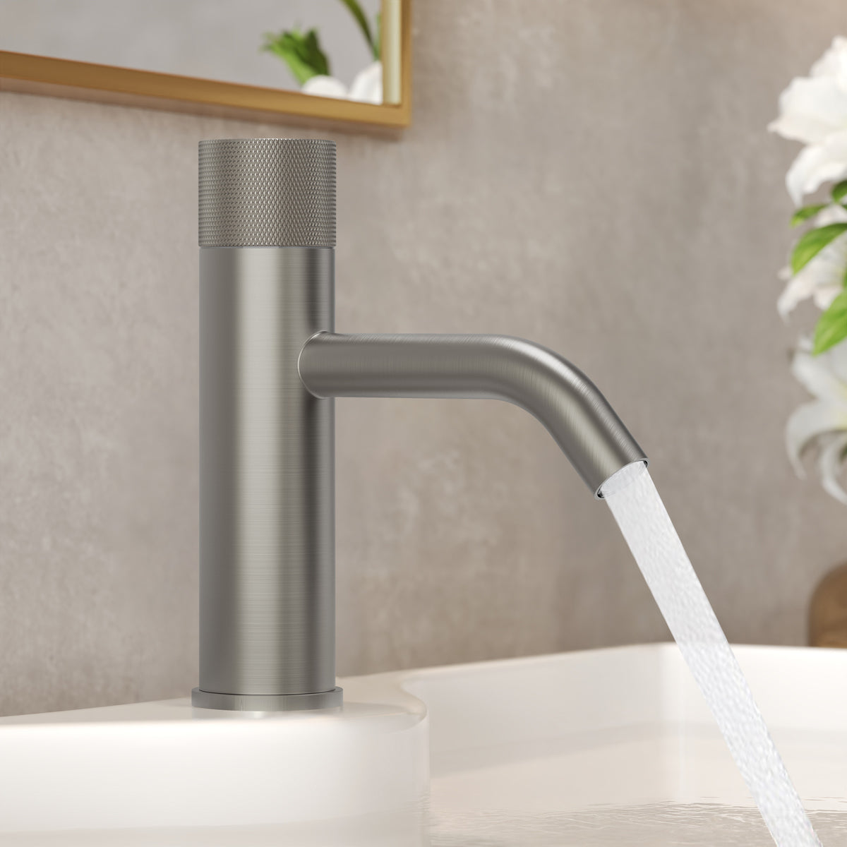Single-Handle Bathroom Sink Faucet With Pop-Up Drain