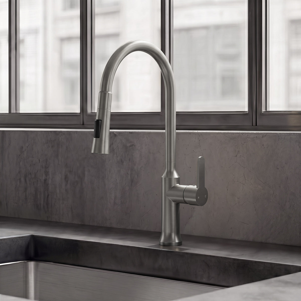 Single-Handle Pull-Down Kitchen Faucet With Dual Spray Modes