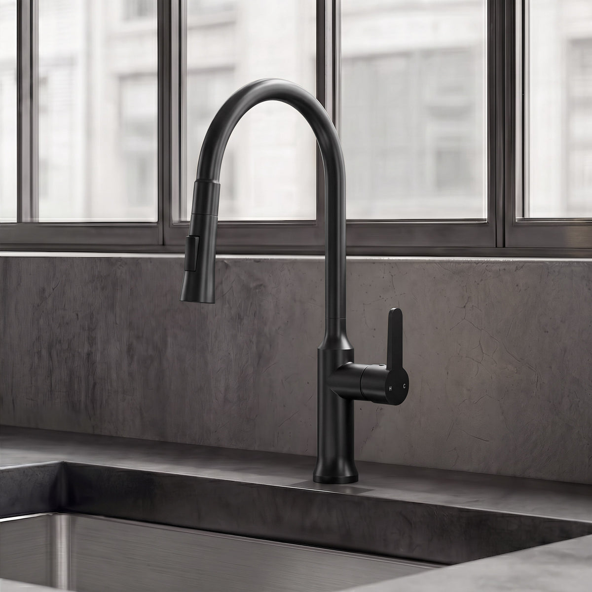 Single-Handle Pull-Down Kitchen Faucet With Dual Spray Modes