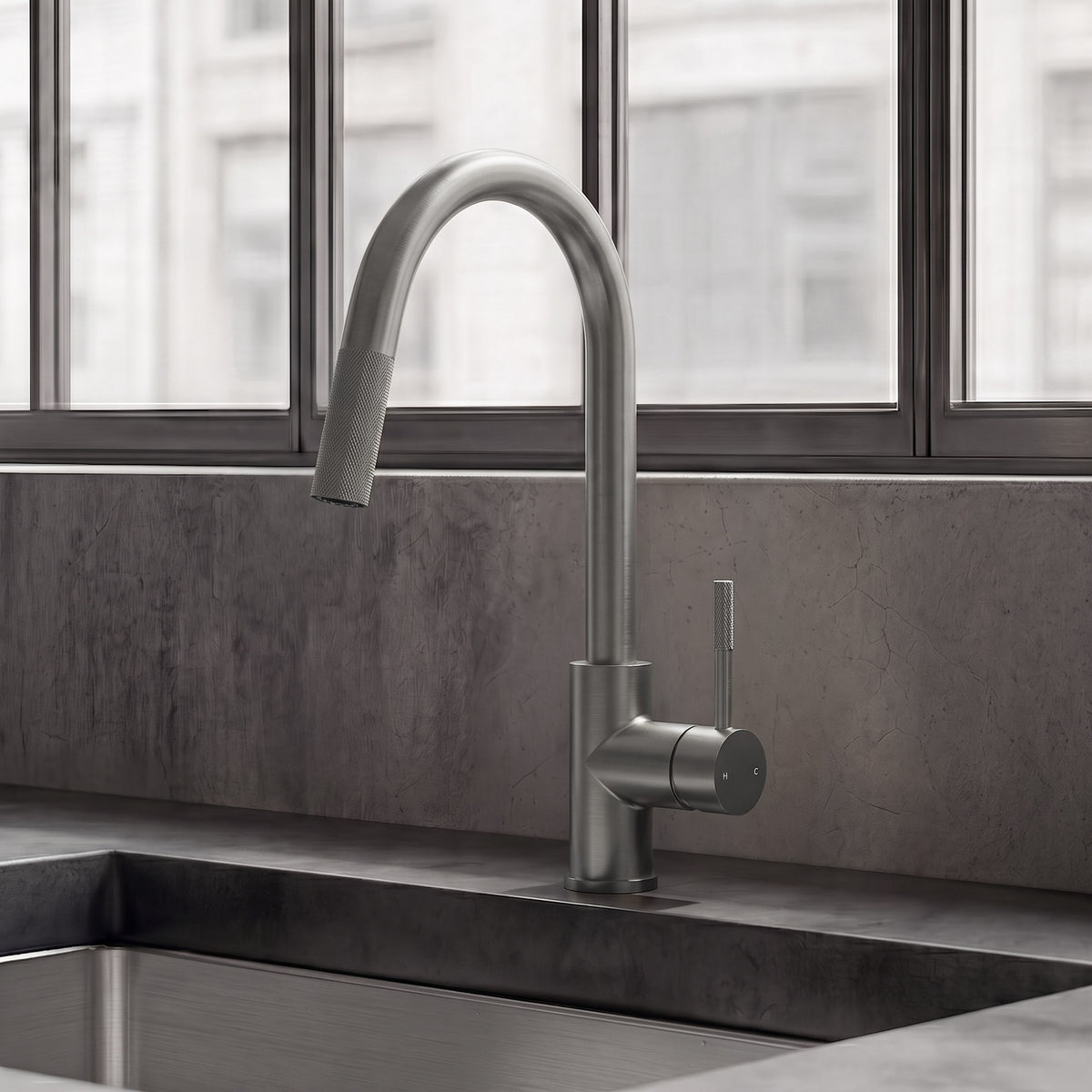 Single-Handle Pull-Down Kitchen Faucet With Dual Spray Modes