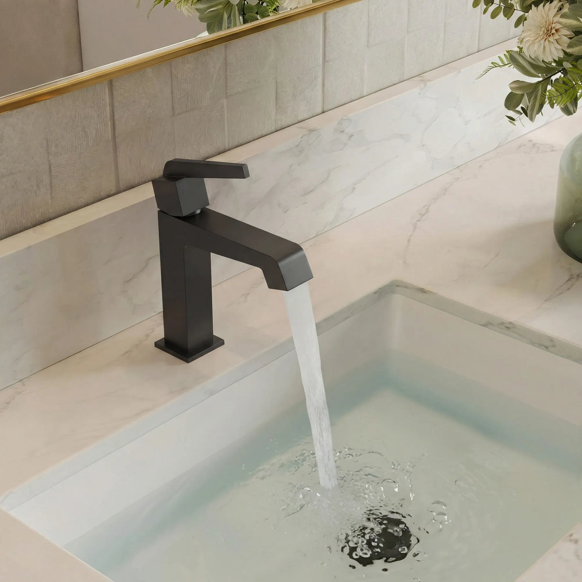 Single-Handle Bathroom Sink Faucet With Pop-Up Drain