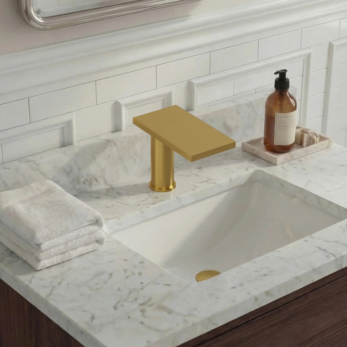 Single-Handle Bathroom Sink Faucet With Waterfall Spout And Pop-Up Drain