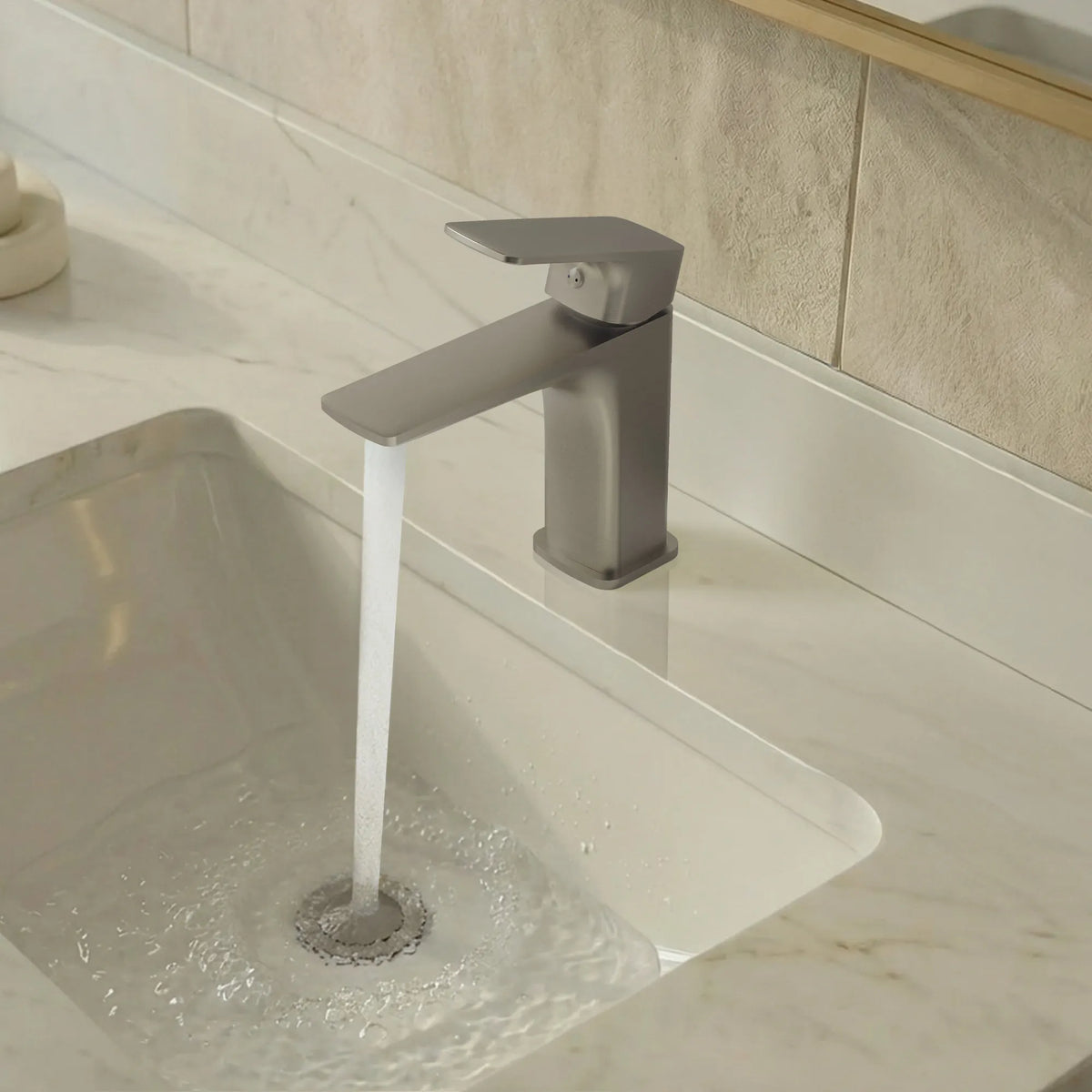 Single-Handle Bathroom Sink Faucet With Pop-Up Drain