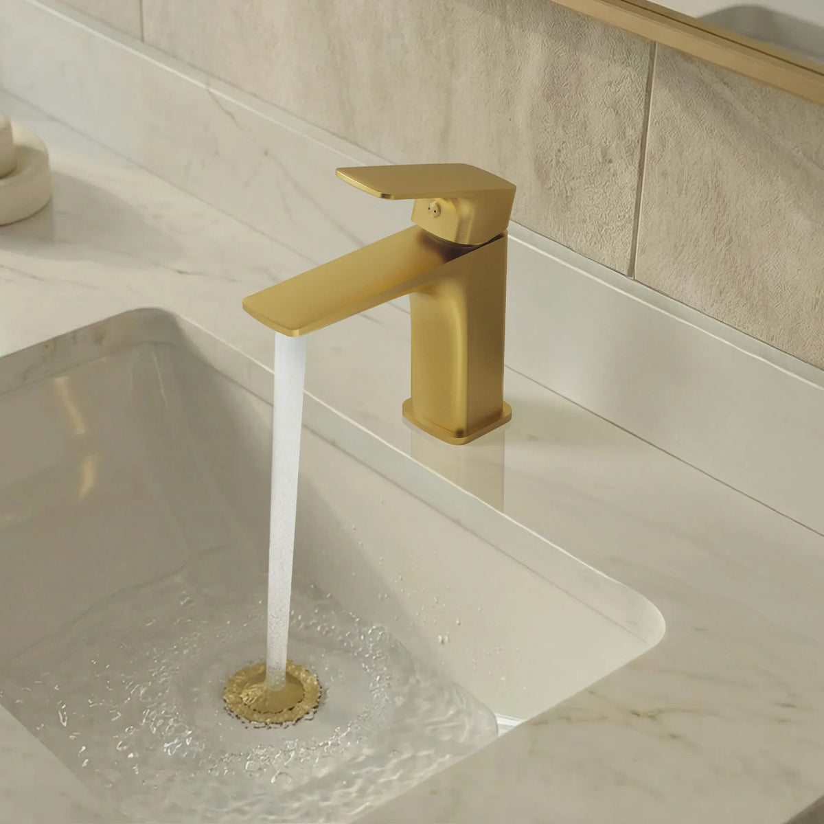 Single-Handle Bathroom Sink Faucet With Pop-Up Drain