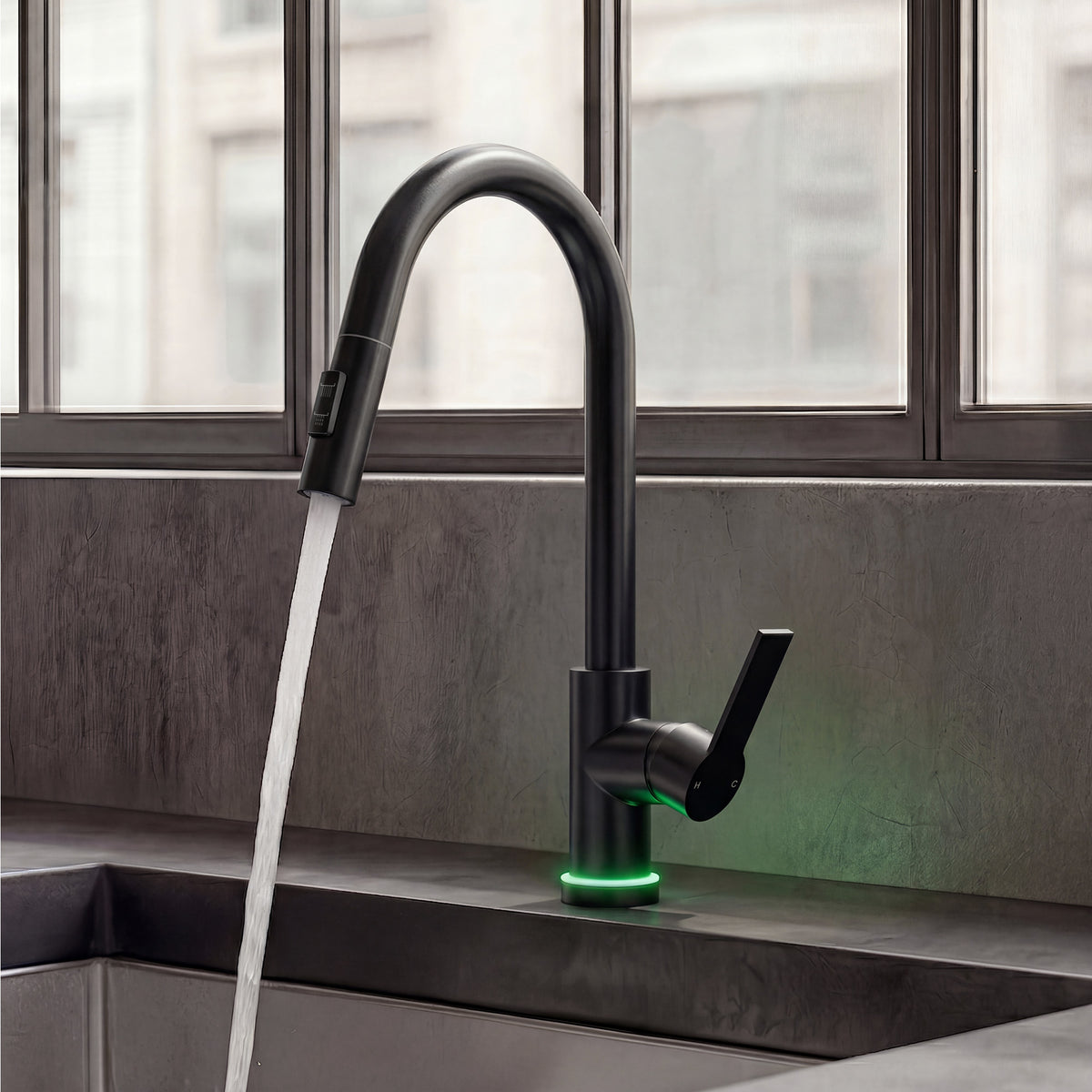 Single-Handle Pull-Down Kitchen Faucet With Dual Spray Modes