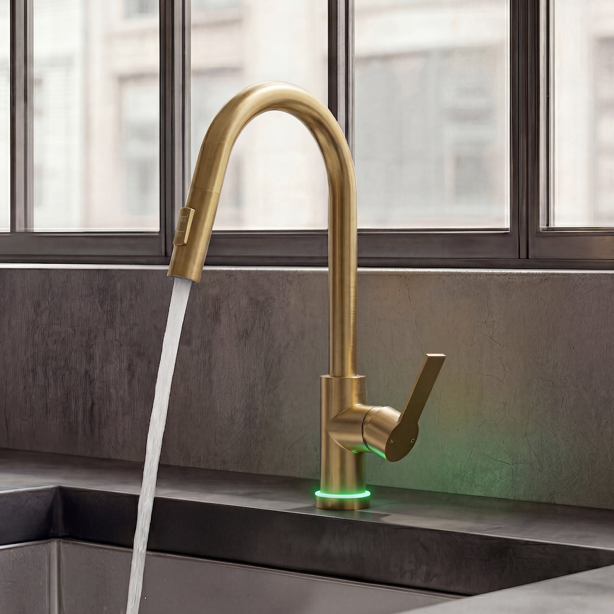 Single-Handle Pull-Down Kitchen Faucet With Dual Spray Modes