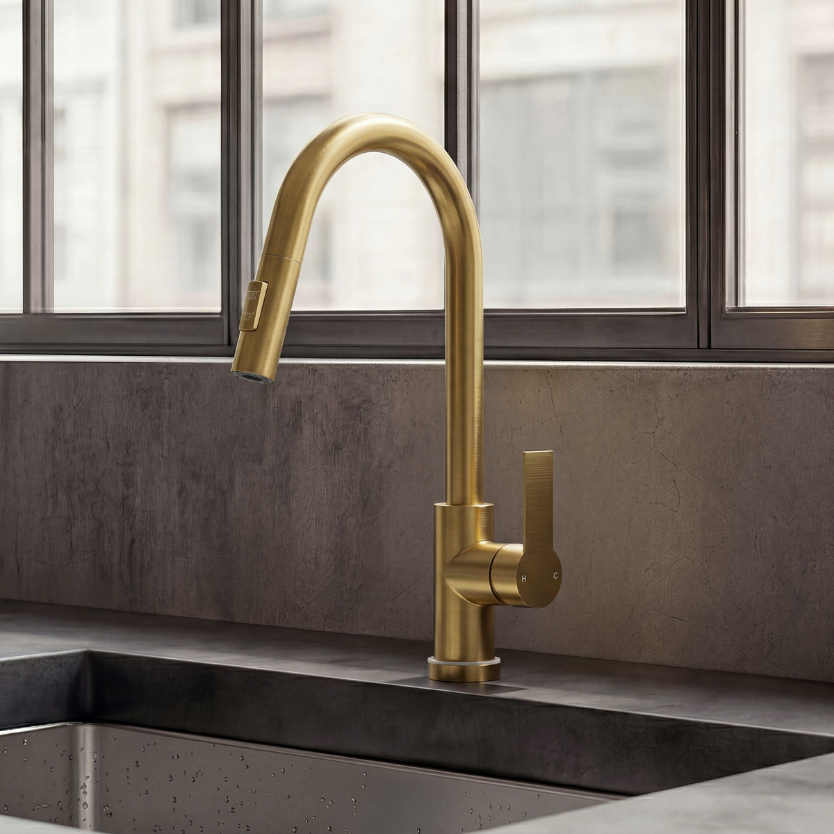Single-Handle Pull-Down Kitchen Faucet With Dual Spray Modes