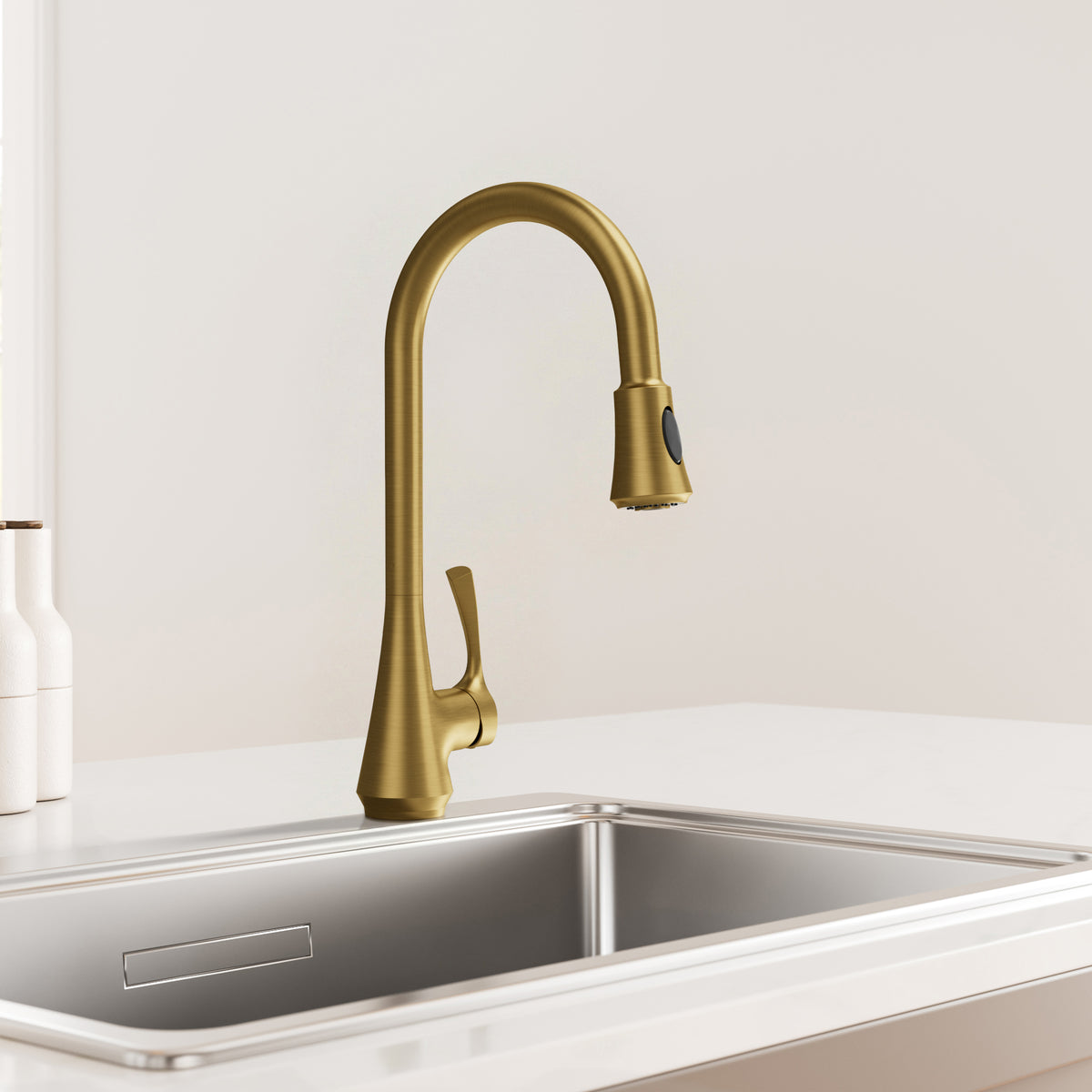 Single-Handle Pull-Down Kitchen Faucet With Dual Spray Modes