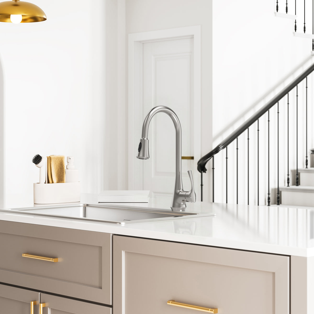 Single-Handle Pull-Down Kitchen Faucet With Dual Spray Modes