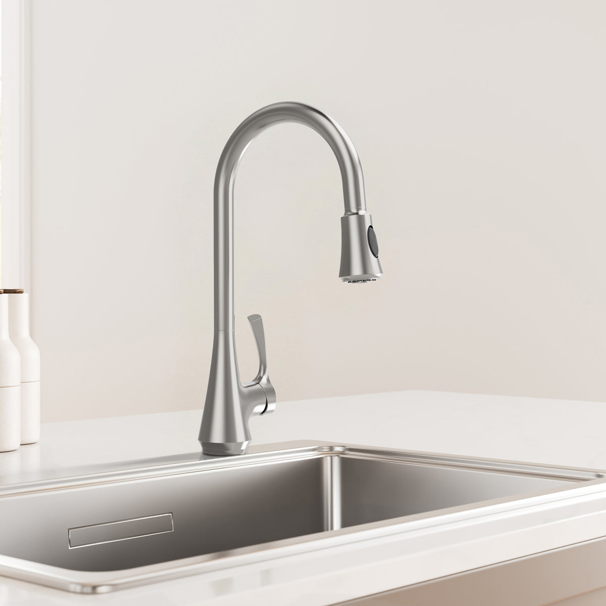 Single-Handle Pull-Down Kitchen Faucet With Dual Spray Modes