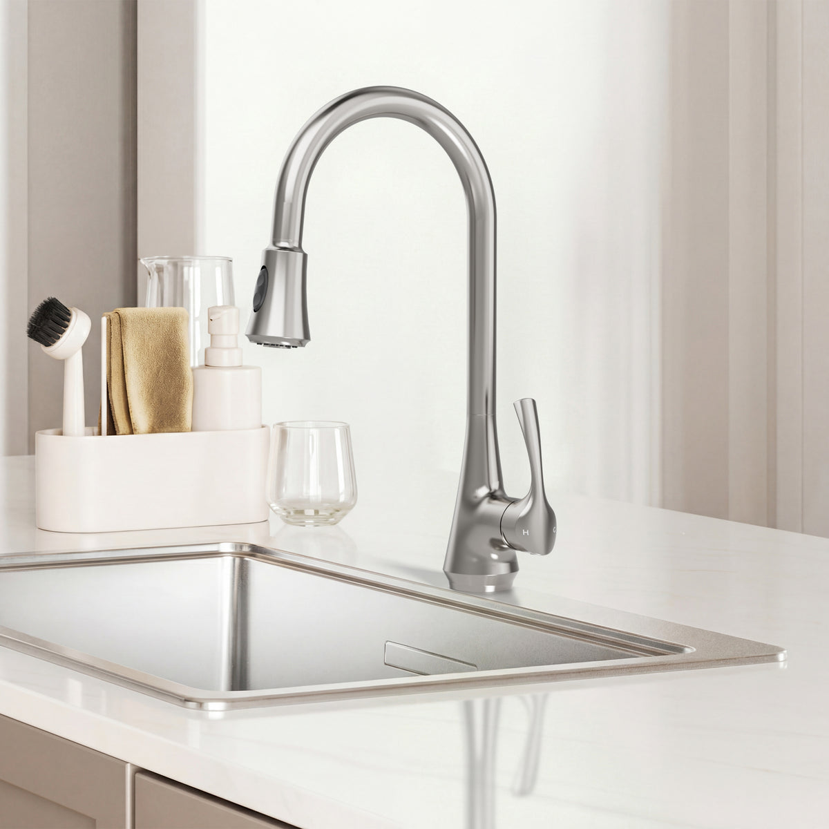 Single-Handle Pull-Down Kitchen Faucet With Dual Spray Modes