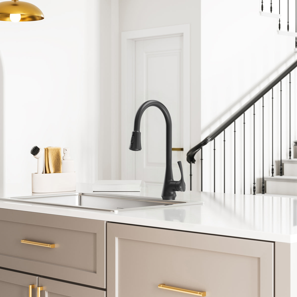 Single-Handle Pull-Down Kitchen Faucet With Dual Spray Modes