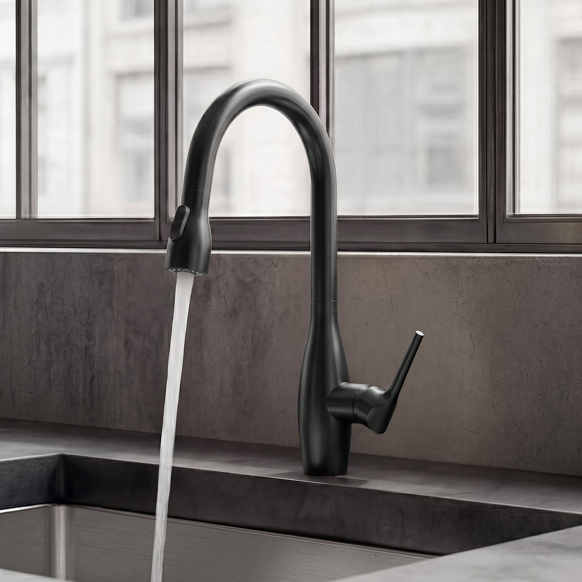 Single-Handle Pull-Down Kitchen Faucet With Dual Spray Modes