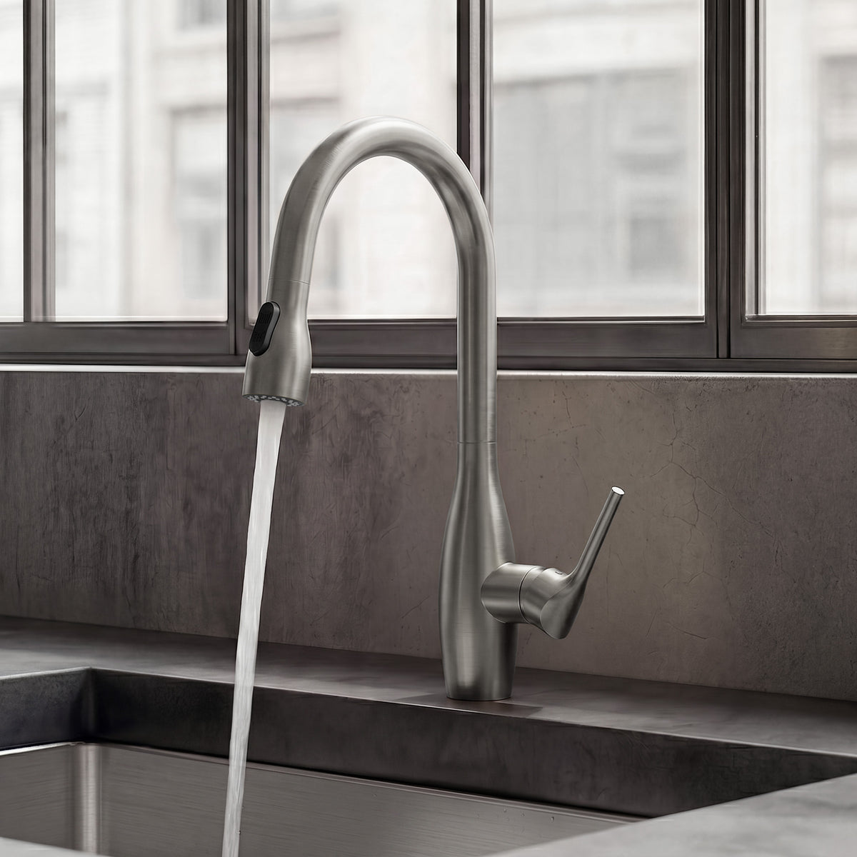 Single-Handle Pull-Down Kitchen Faucet With Dual Spray Modes