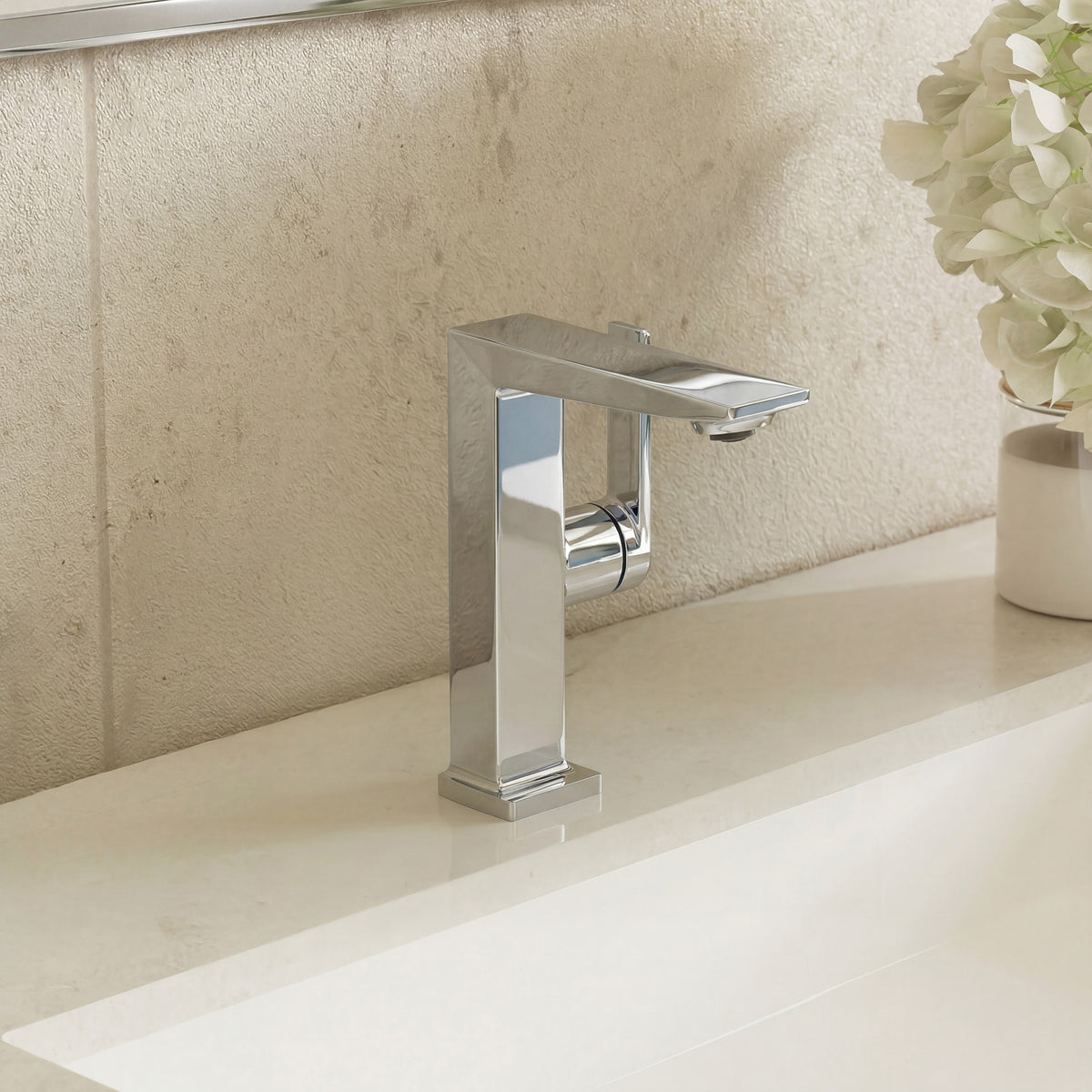 Single-Handle Bathroom Sink Faucet With Pop-Up Drain