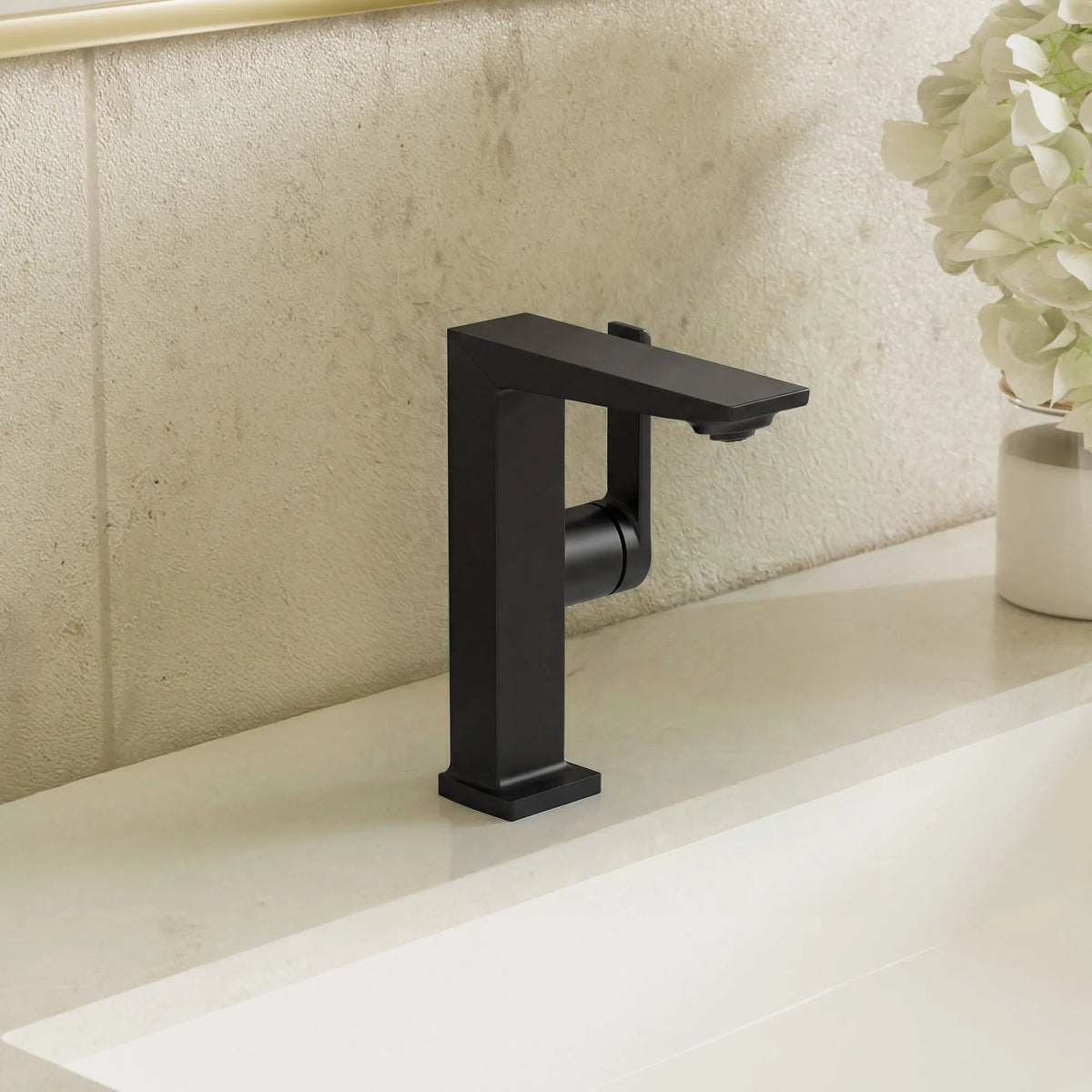 Single-Handle Bathroom Sink Faucet With Pop-Up Drain