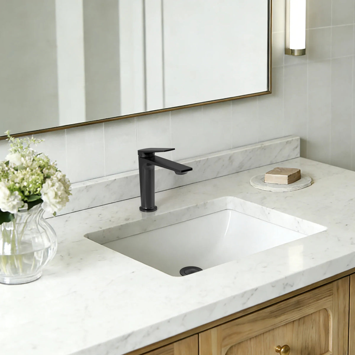 Single-Handle Bathroom Sink Faucet With Pop-Up Drain
