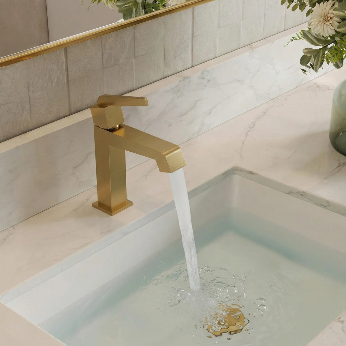 Single-Handle Bathroom Sink Faucet With Pop-Up Drain