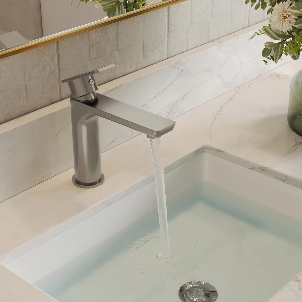 Single-Handle Bathroom Sink Faucet With Pop-Up Drain