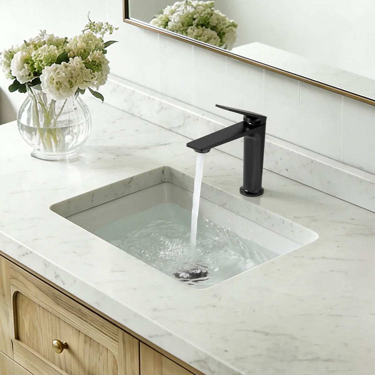 Single-Handle Bathroom Sink Faucet With Pop-Up Drain