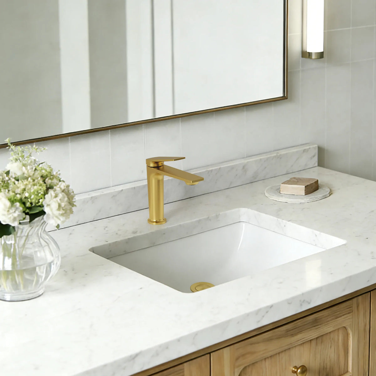 Single-Handle Bathroom Sink Faucet With Pop-Up Drain
