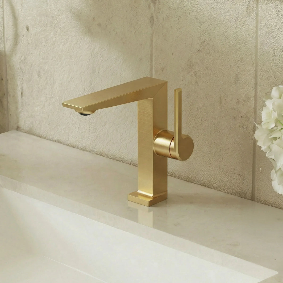 Single-Handle Bathroom Sink Faucet With Pop-Up Drain