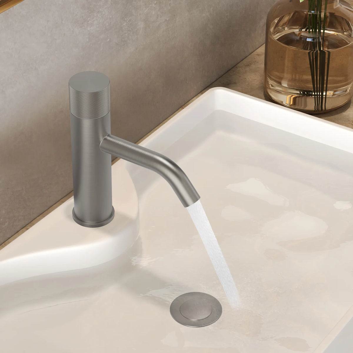 Single-Handle Bathroom Sink Faucet With Pop-Up Drain