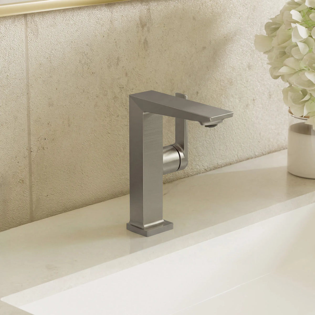Single-Handle Bathroom Sink Faucet With Pop-Up Drain