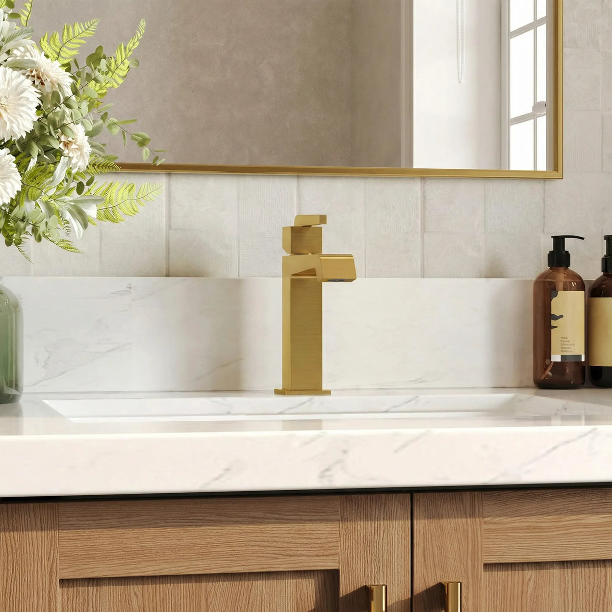Single-Handle Bathroom Sink Faucet With Pop-Up Drain