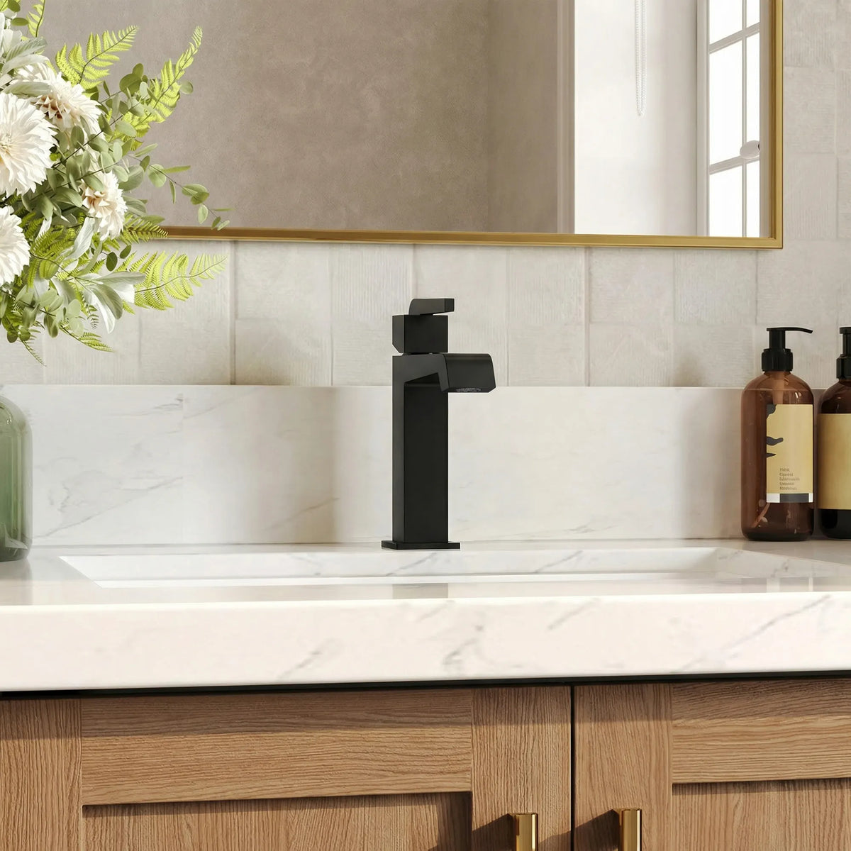 Single-Handle Bathroom Sink Faucet With Pop-Up Drain