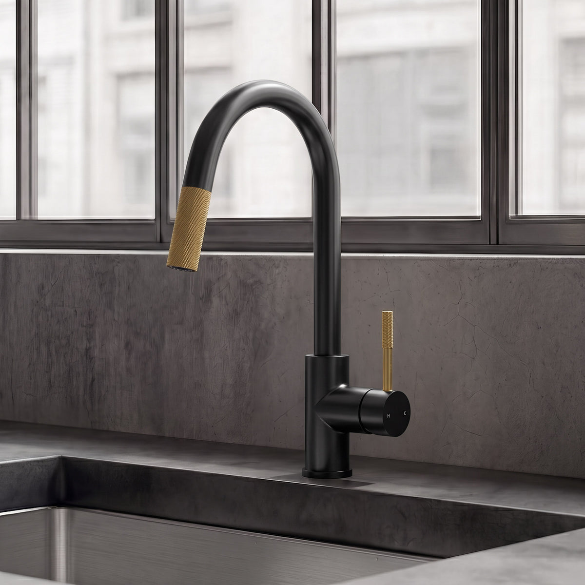 Single-Handle Pull-Down Kitchen Faucet With Dual Spray Modes