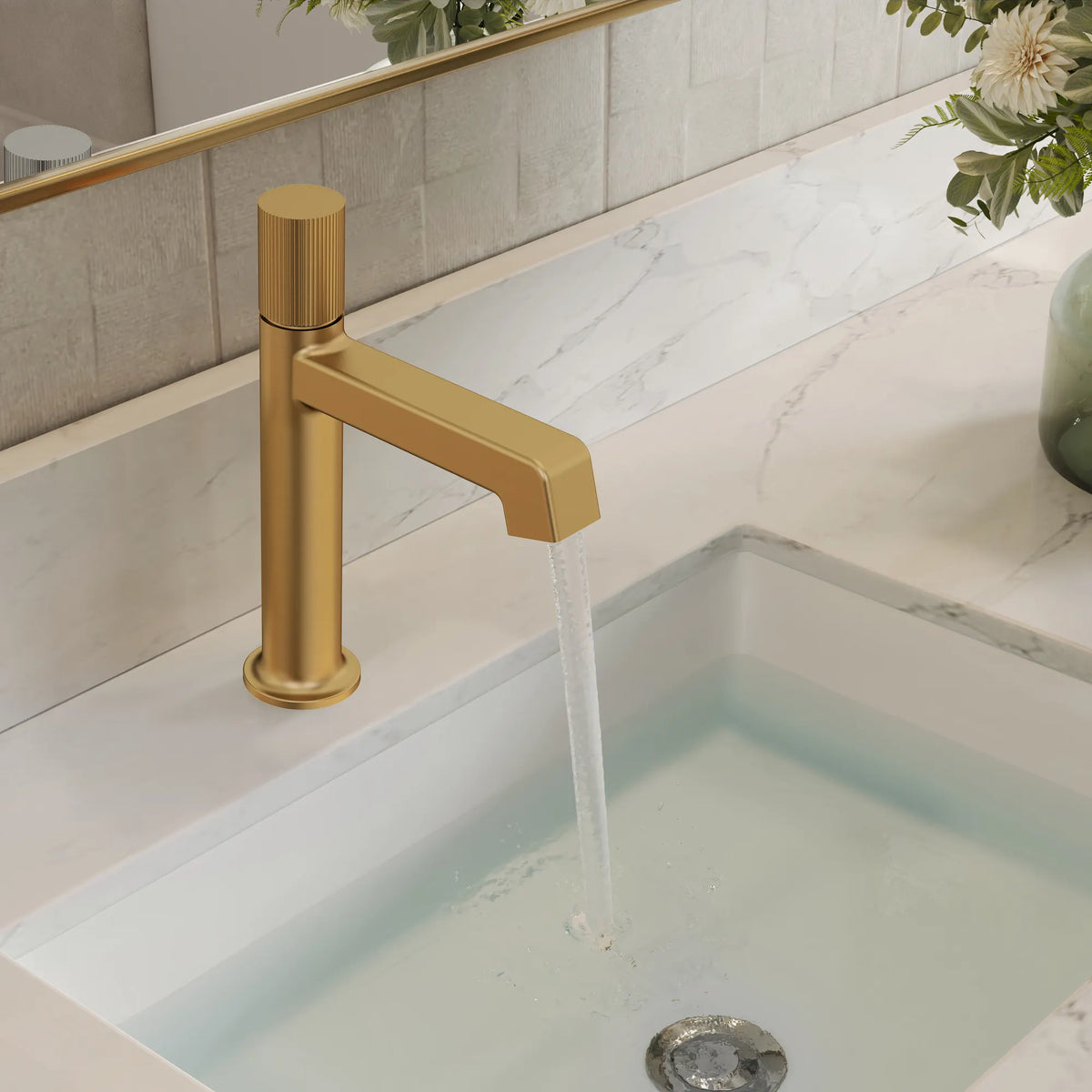 Single-Handle Bathroom Sink Faucet With Pop-Up Drain