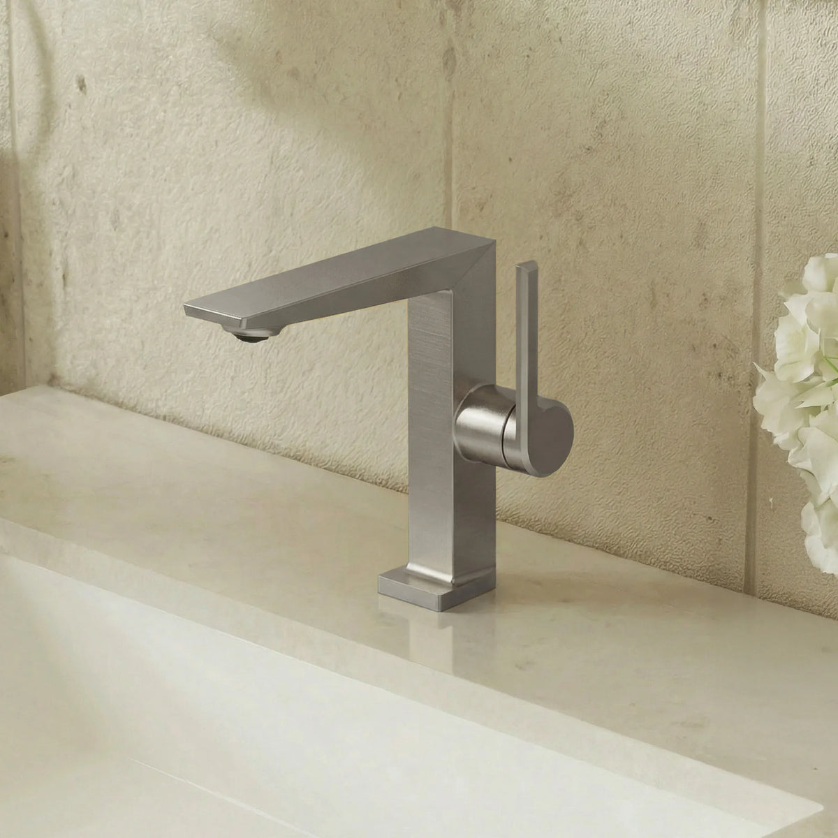 Single-Handle Bathroom Sink Faucet With Pop-Up Drain