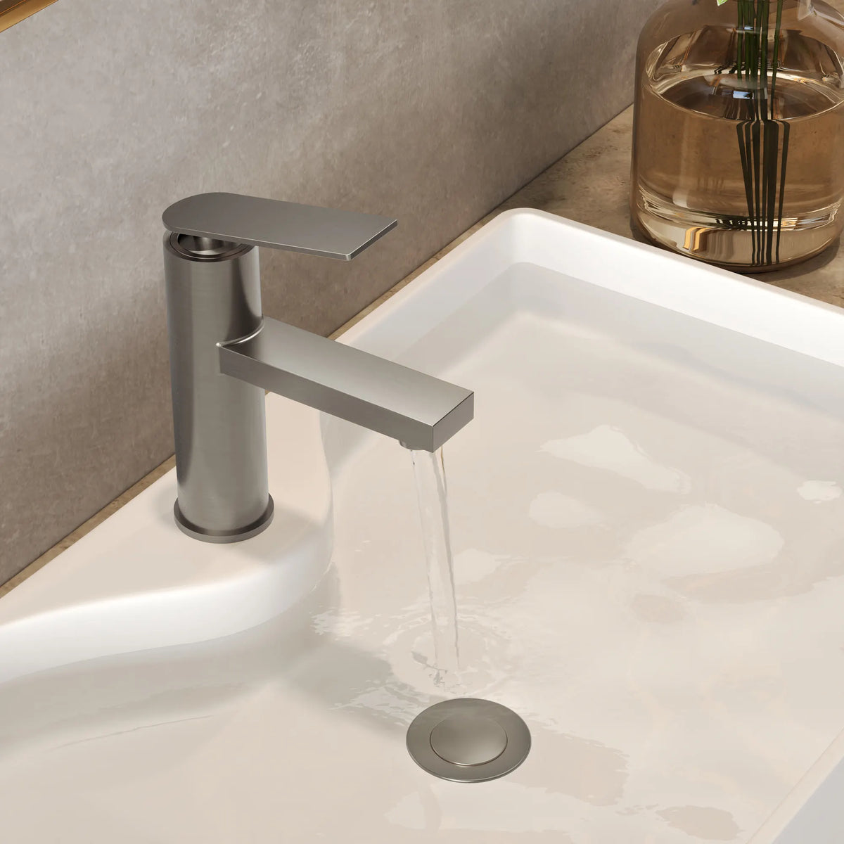 Single-Hole Bathroom Sink Faucet With Pop-Up Drain