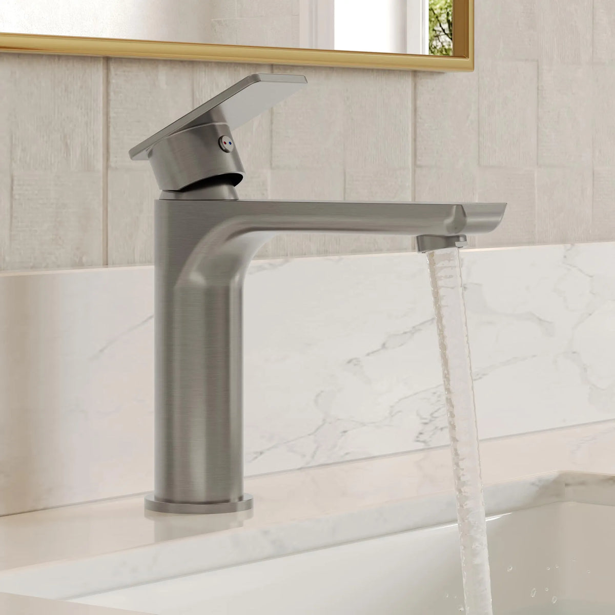 Single-Handle Bathroom Sink Faucet With Pop-Up Drain