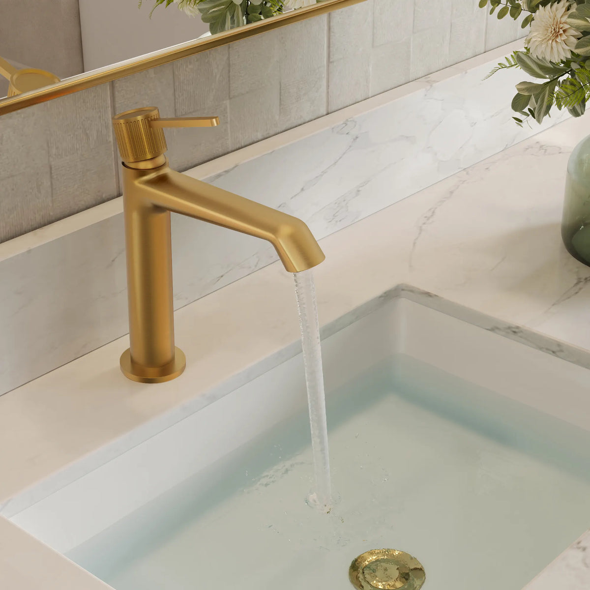 Single-Handle Bathroom Sink Faucet With Pop-Up Drain