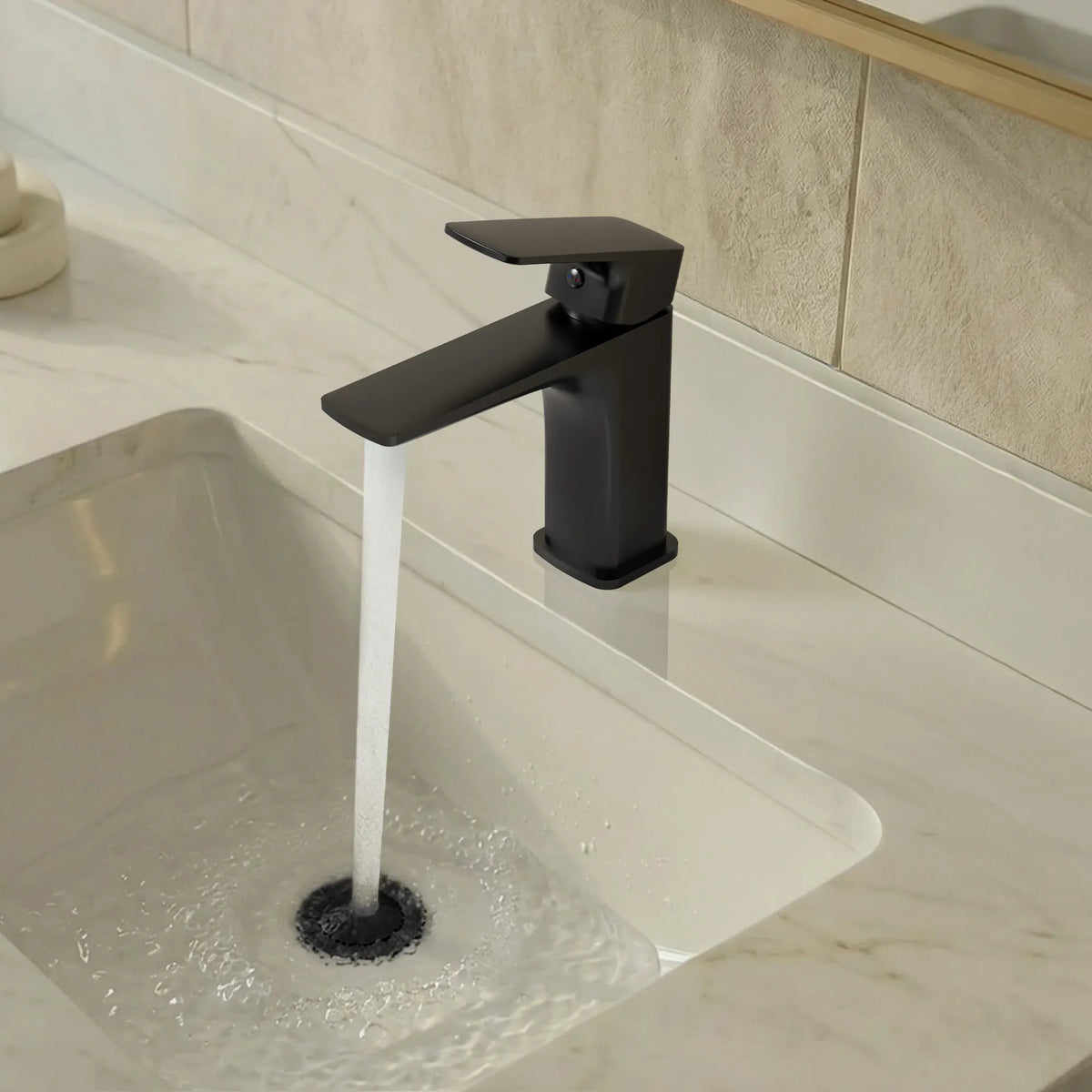 Single-Handle Bathroom Sink Faucet With Pop-Up Drain