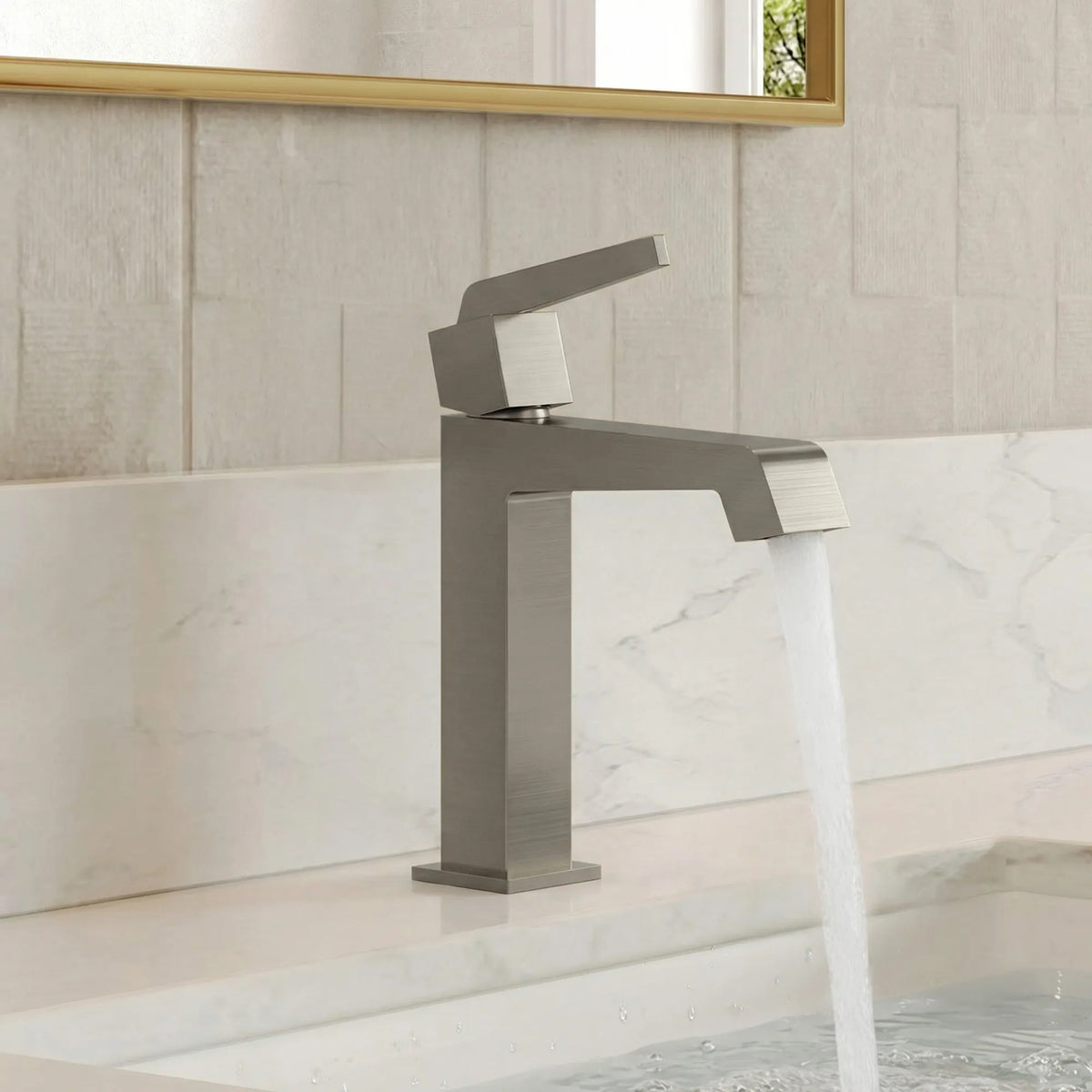 Single-Handle Bathroom Sink Faucet With Pop-Up Drain