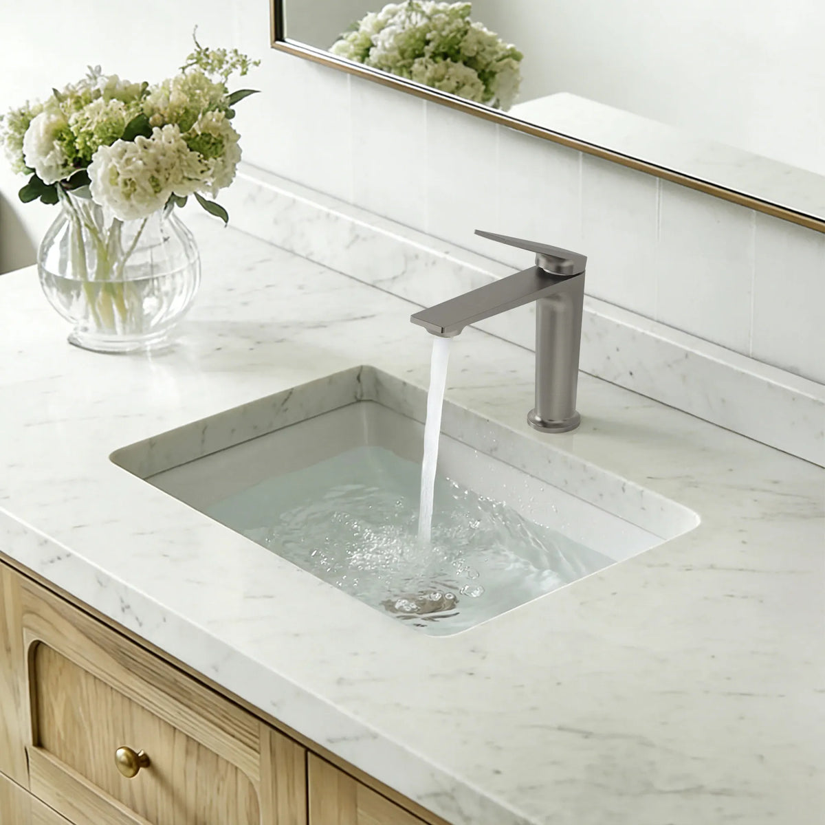 Single-Handle Bathroom Sink Faucet With Pop-Up Drain