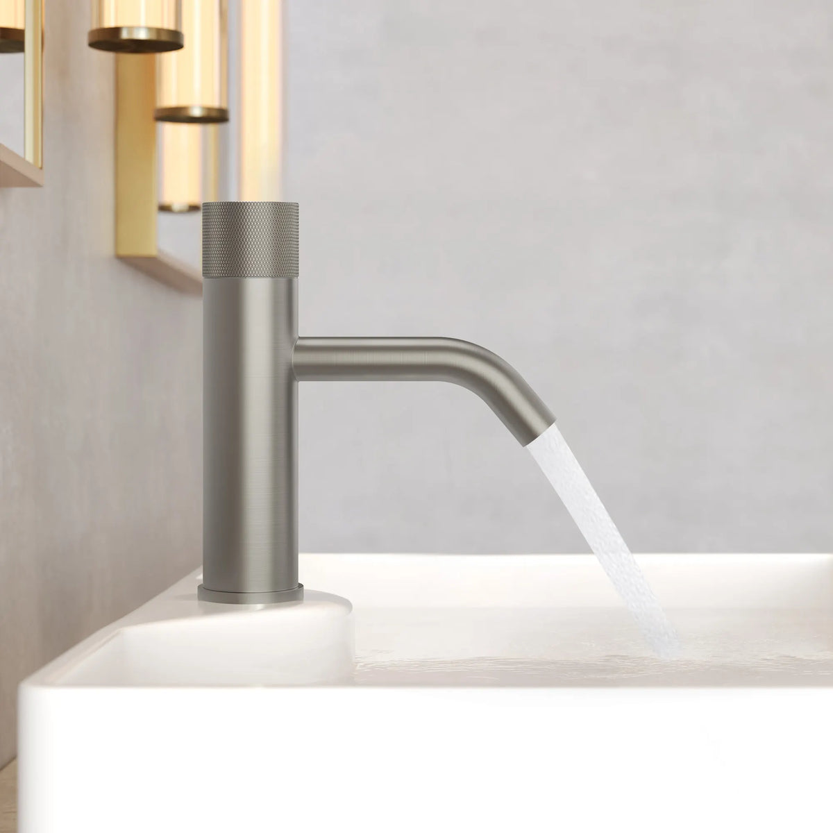 Single-Handle Bathroom Sink Faucet With Pop-Up Drain