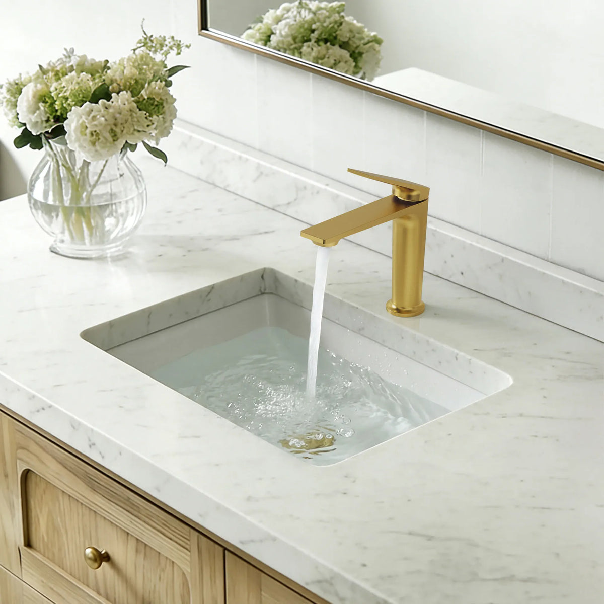 Single-Handle Bathroom Sink Faucet With Pop-Up Drain